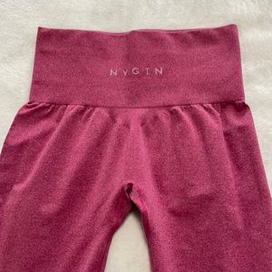 NVGTN - Crimson NV Seamless - size small